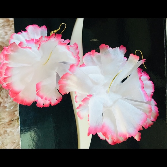 🌸Floral Earrings PINK/WHITE 🌸New - Picture 5 of 7